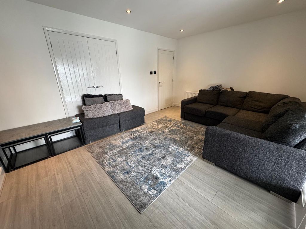 Additional image 14 of 4 bed property to rentOld Birmingham Road, Marlbrook, Bromsgrove B60