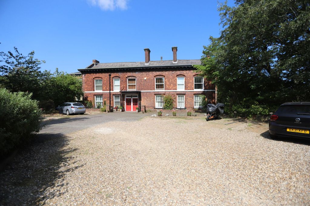 Property photo 1 of 28