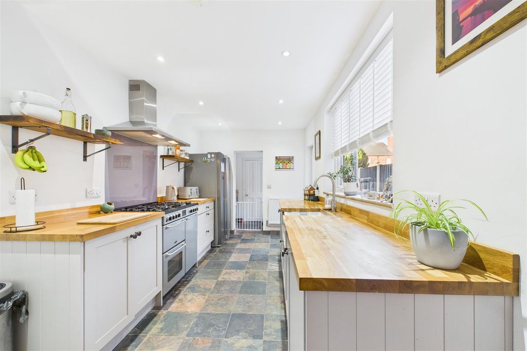 Property photo 2 of 18 Kitchen