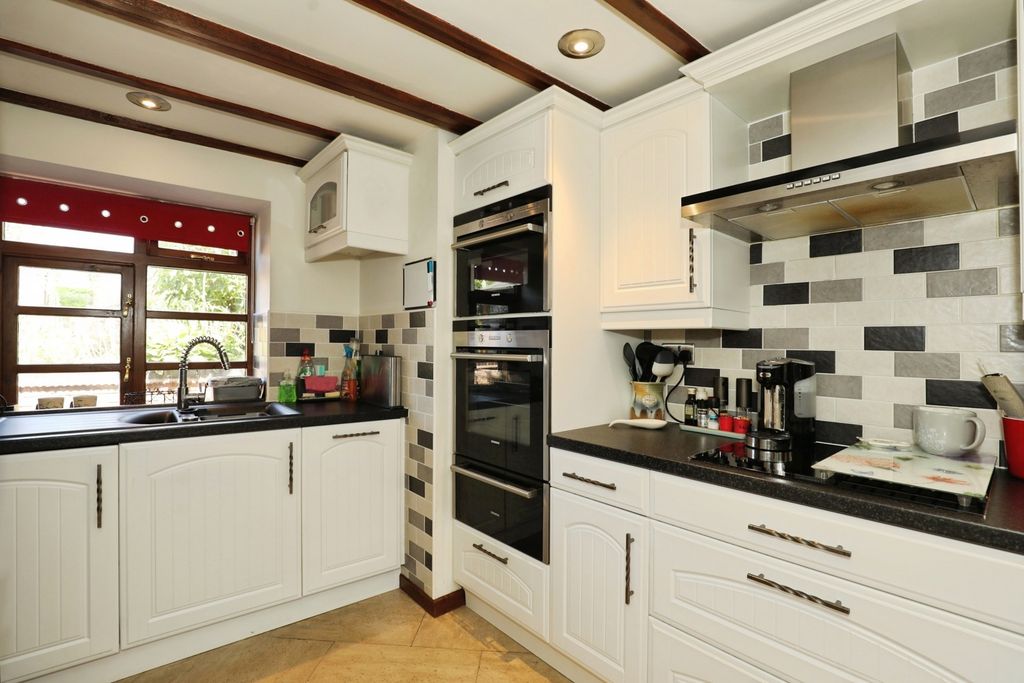 Property photo 2 of 24 Kitchen