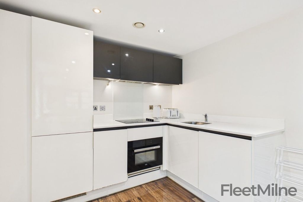 Property photo 3 of 14 Kitchen