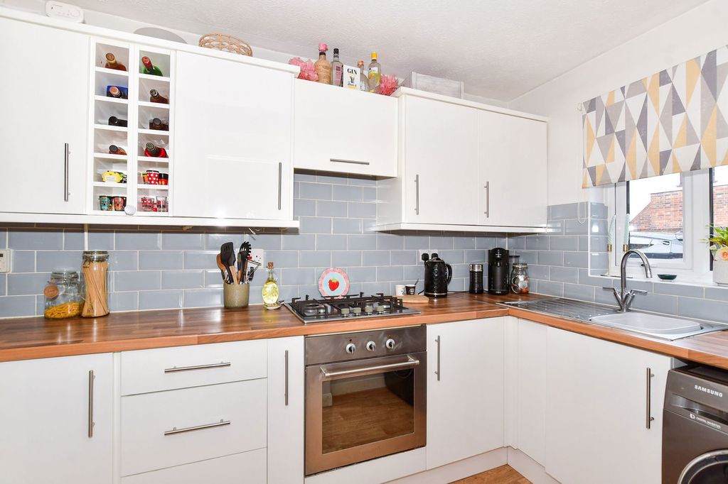 Property photo 3 of 11