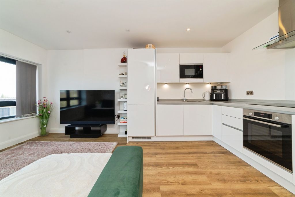 Additional image 4 of 2 bed flat for saleLeys Avenue, Letchworth Garden City SG6