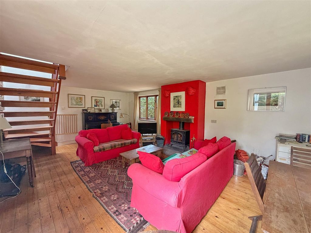 Property photo 3 of 20