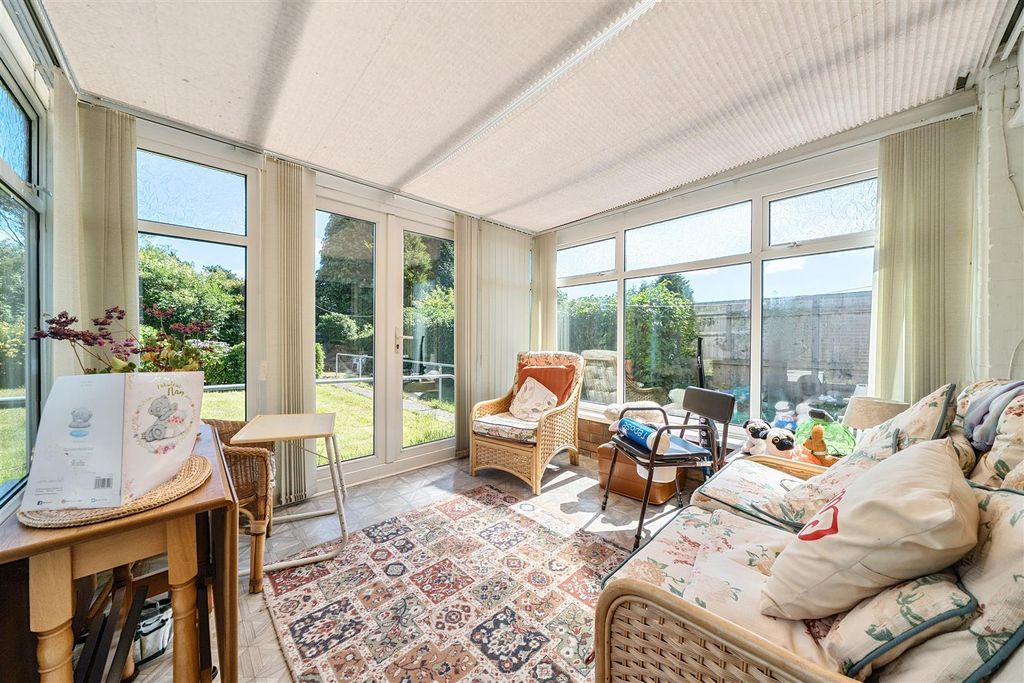 Property photo 2 of 25 Conservatory