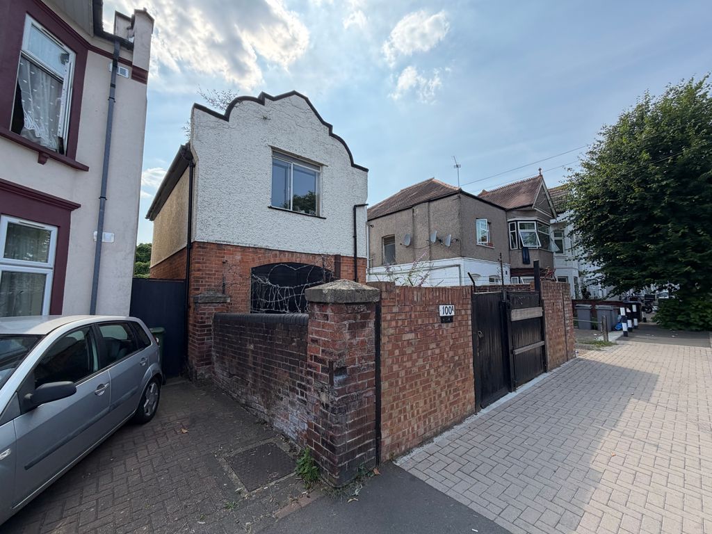 Property photo 1 of 6
