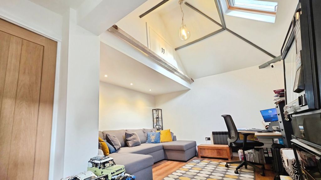 Property photo 3 of 24