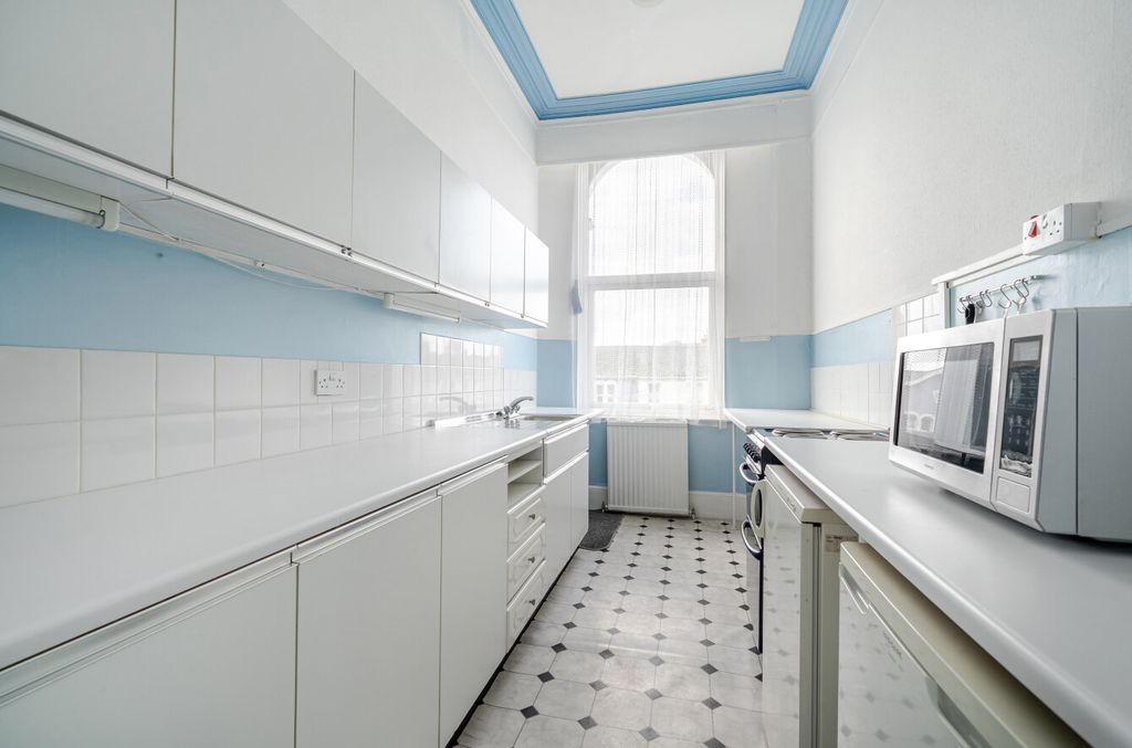 Property photo 3 of 22 Kitchen