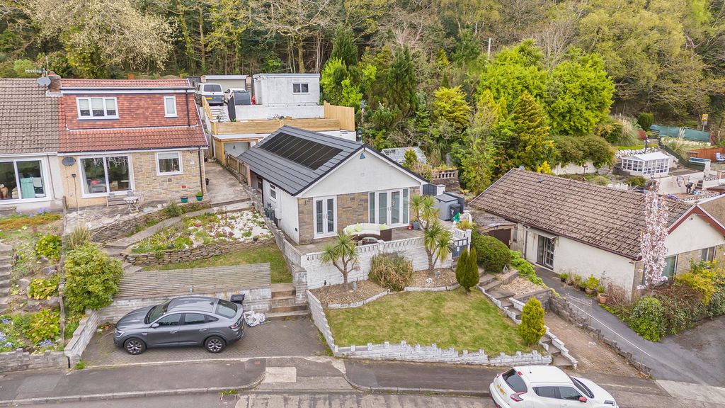 Property photo 2 of 40