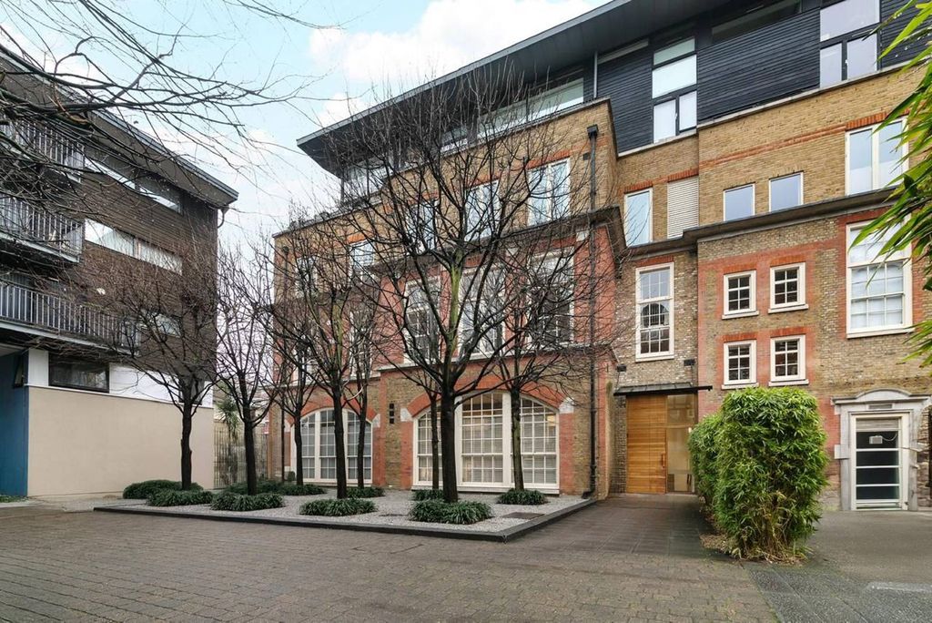 Property photo 3 of 21