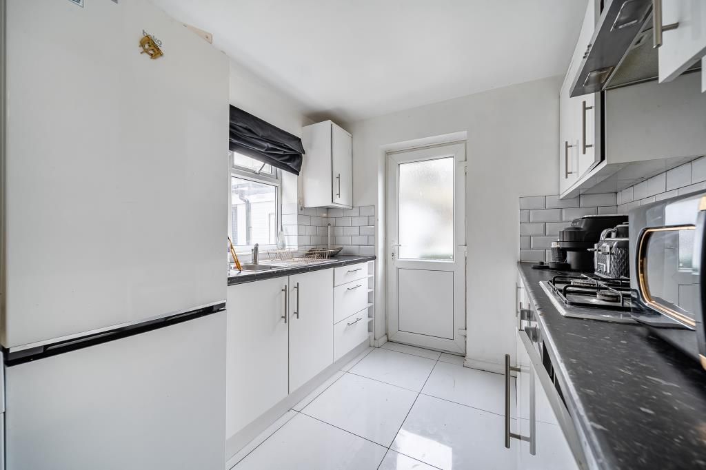 Property photo 2 of 18 Kitchen