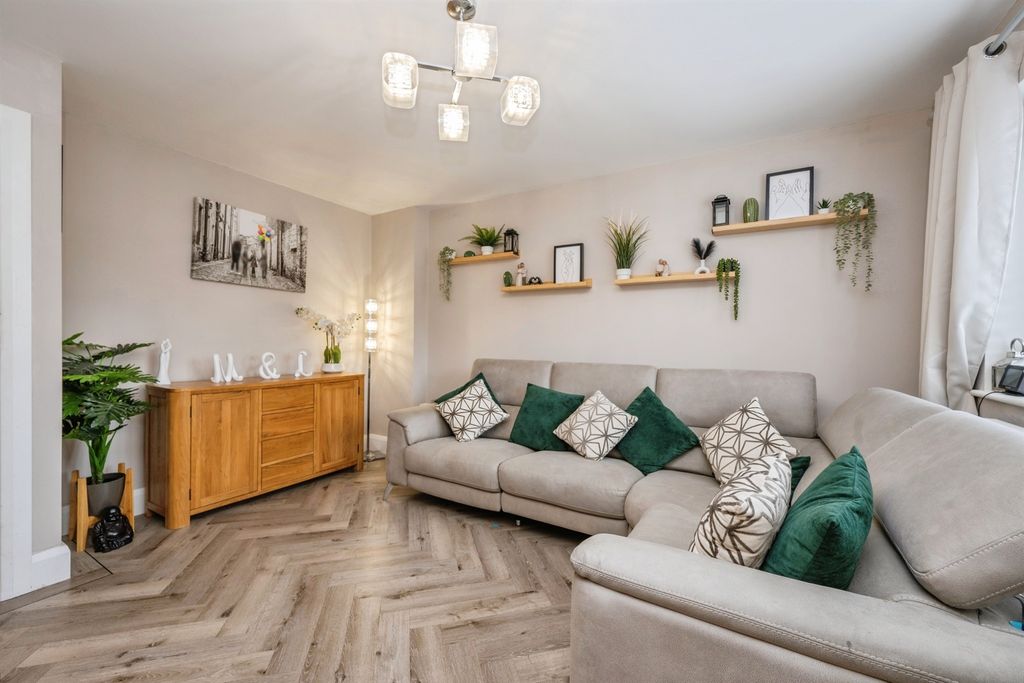 Property photo 2 of 20 Lounge