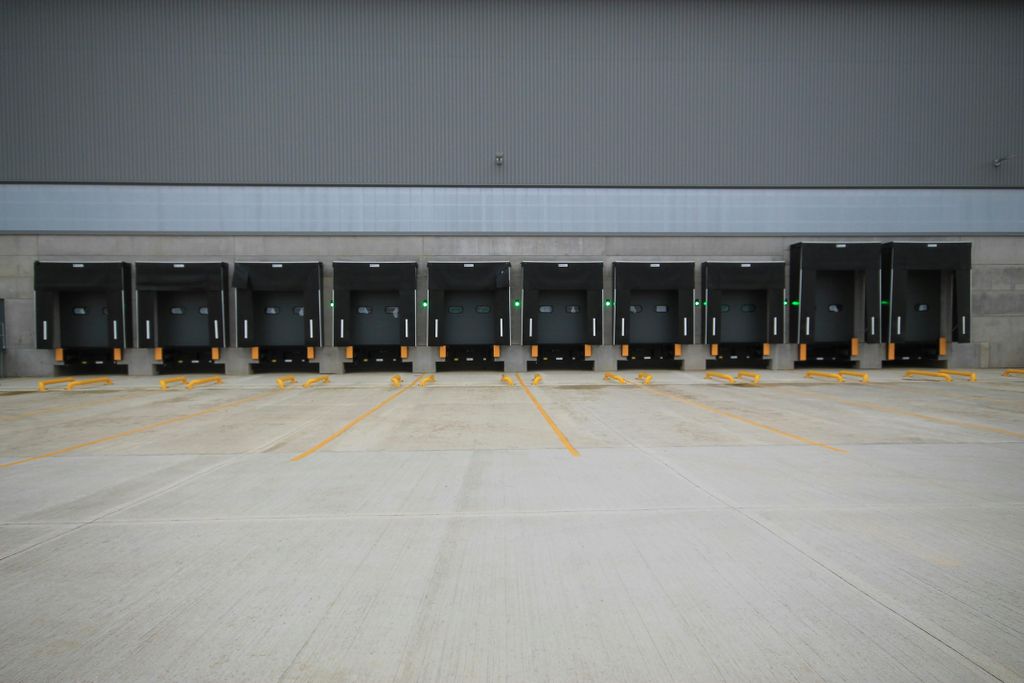 Property photo 2 of 6 Dock Doors.Jpg