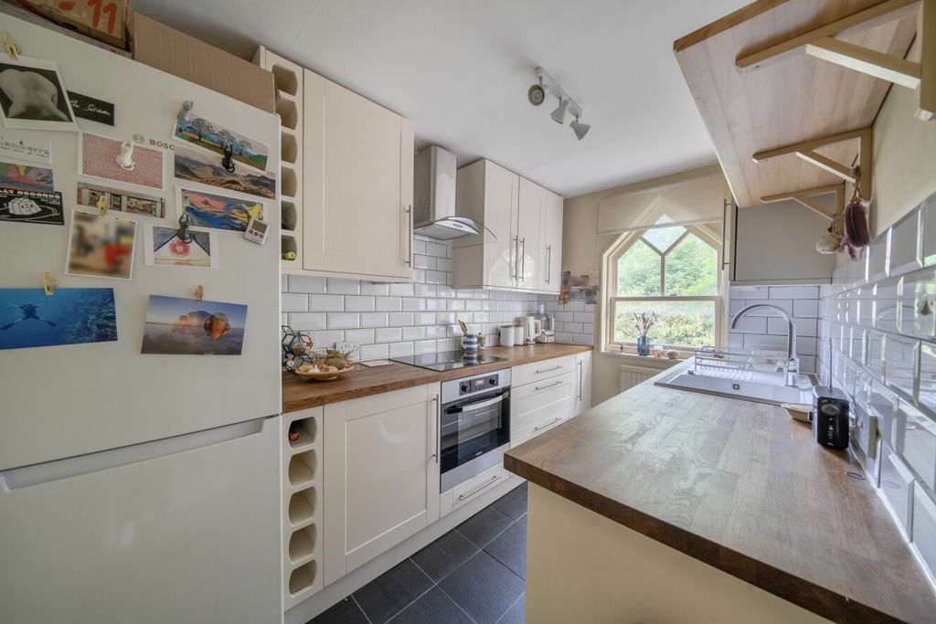 Property photo 3 of 18 1455494-11-69Fdae...