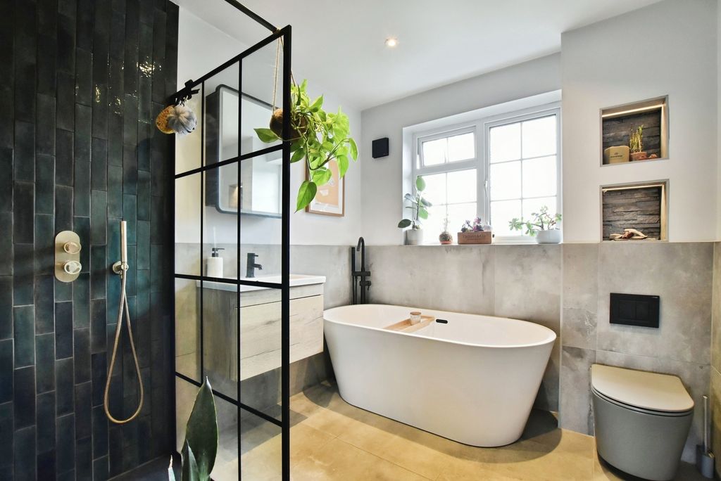 Property photo 3 of 13 Bathroom