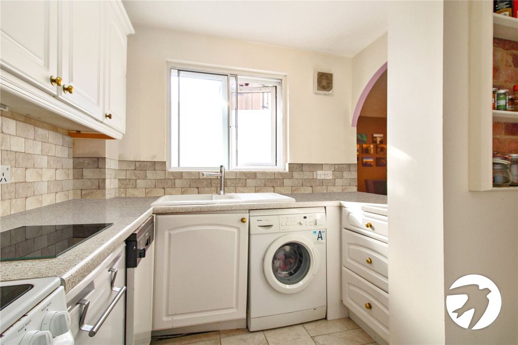 Property photo 3 of 11 Kitchen