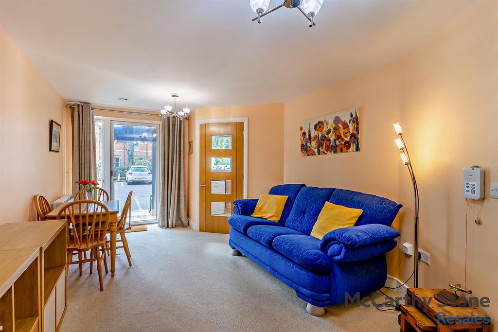 Property photo 2 of 32 8639597-Interior04-800.Jpg