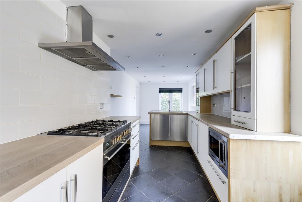 Property photo 2 of 27 5300.Jpg