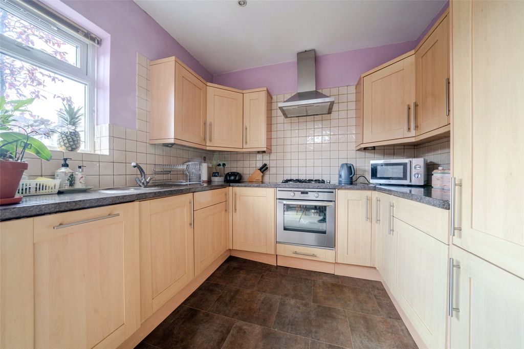 Property photo 3 of 19 Kitchen