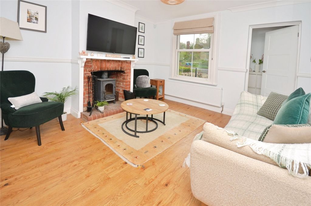 Property photo 2 of 16 Picture No. 12