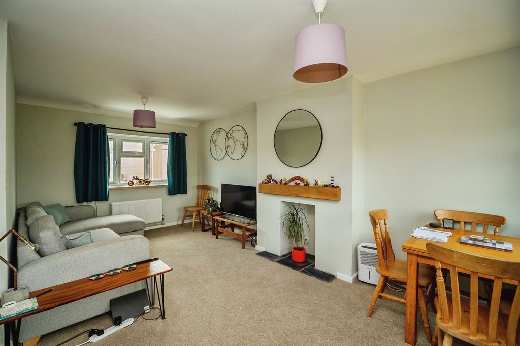 Property photo 2 of 17