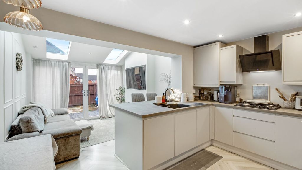 Property photo 3 of 15