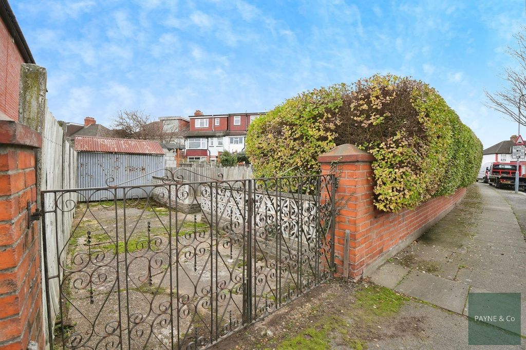 Property photo 2 of 30