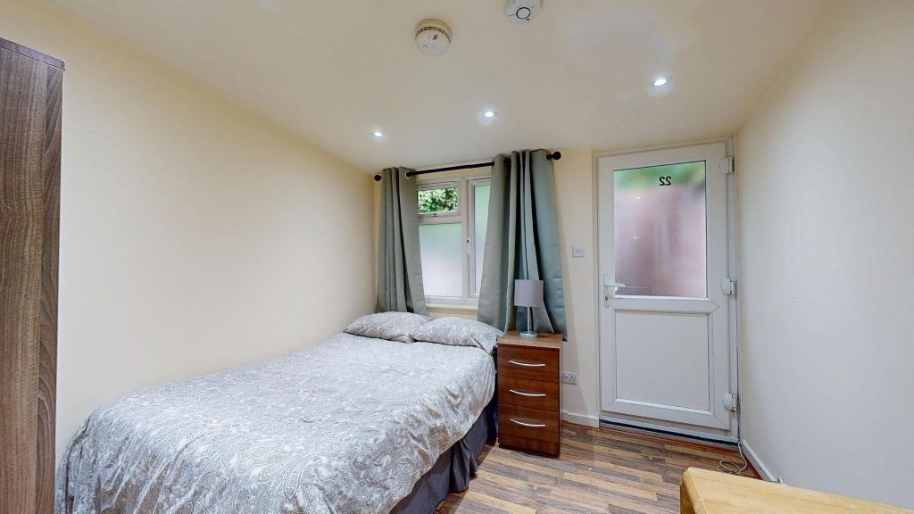 Property photo 1 of 13 Bedroom