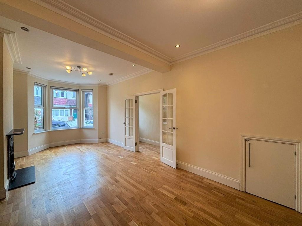 Property photo 2 of 12 W11