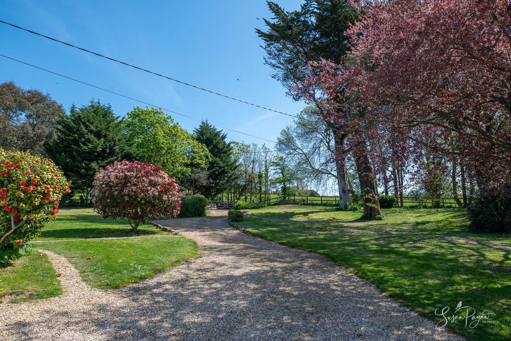 Property photo 3 of 36 Driveway