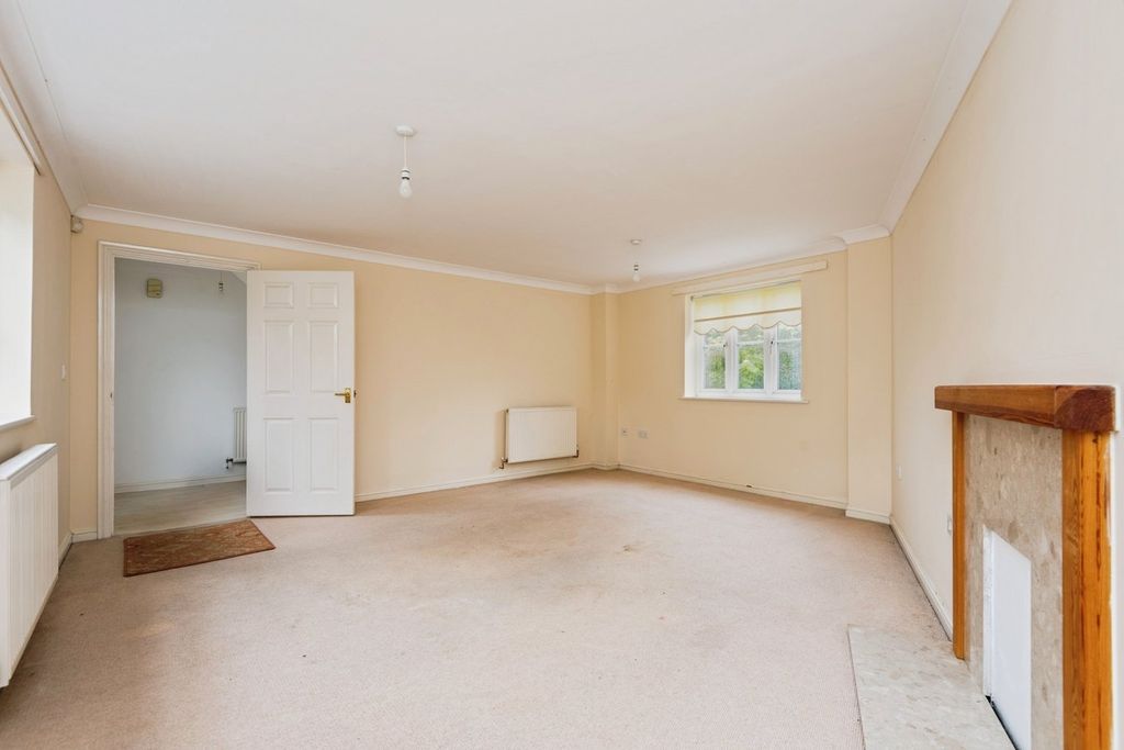 Property photo 3 of 21