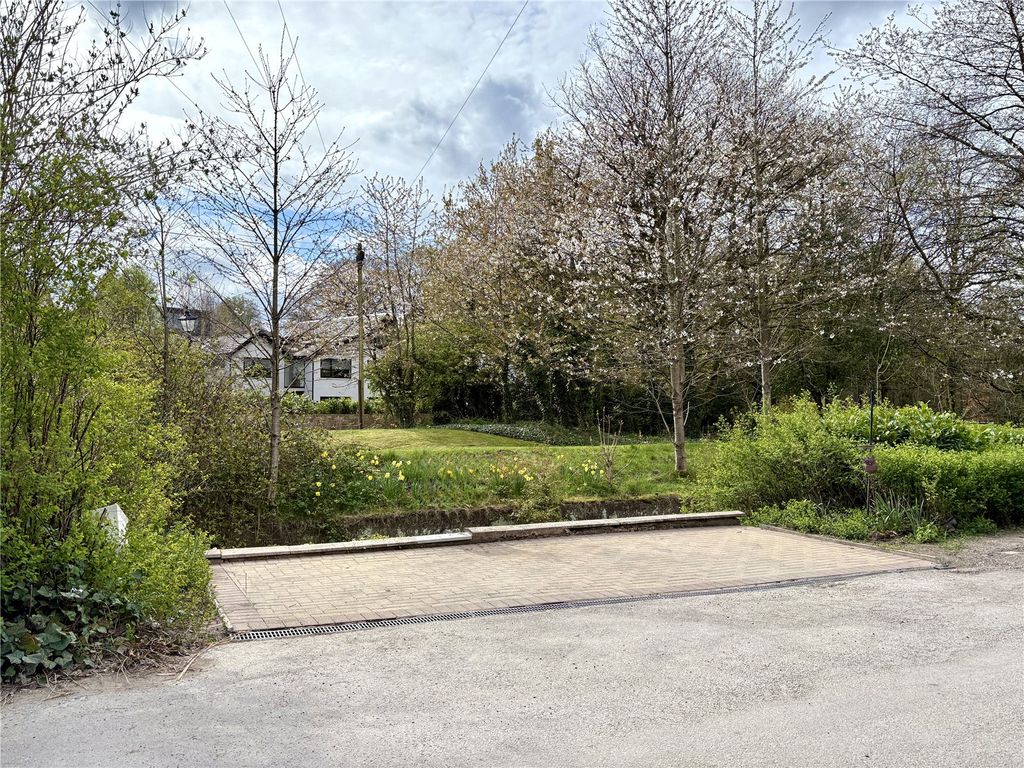 Property photo 2 of 19 Driveway