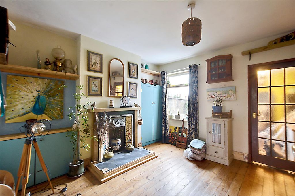 Property photo 3 of 18 Dining Room 2.Jpeg