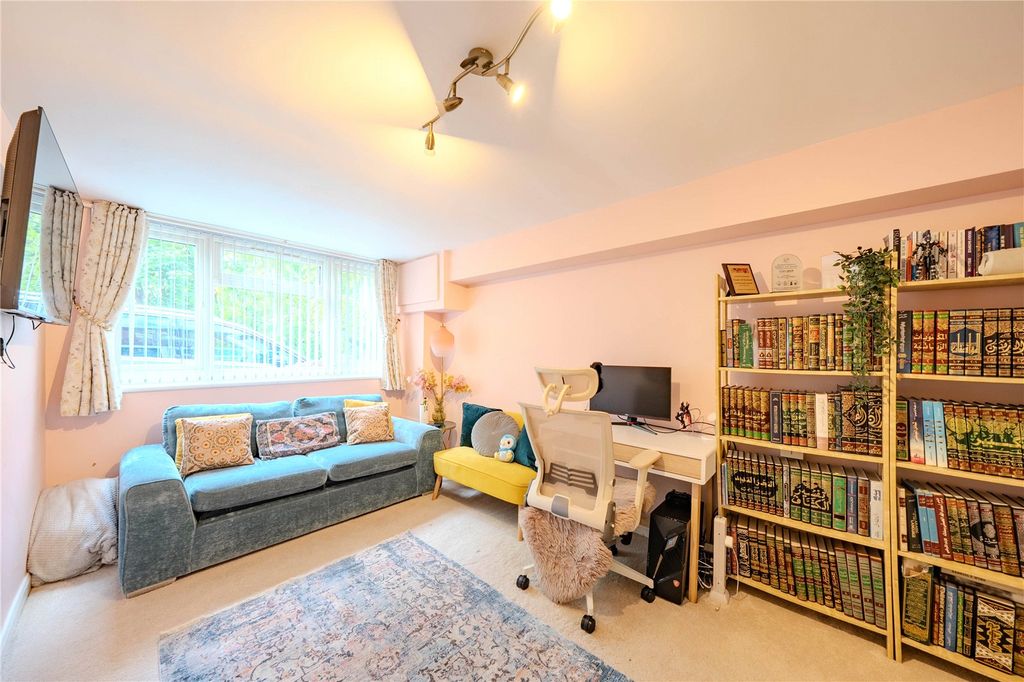 Property photo 2 of 21 Picture No. 41