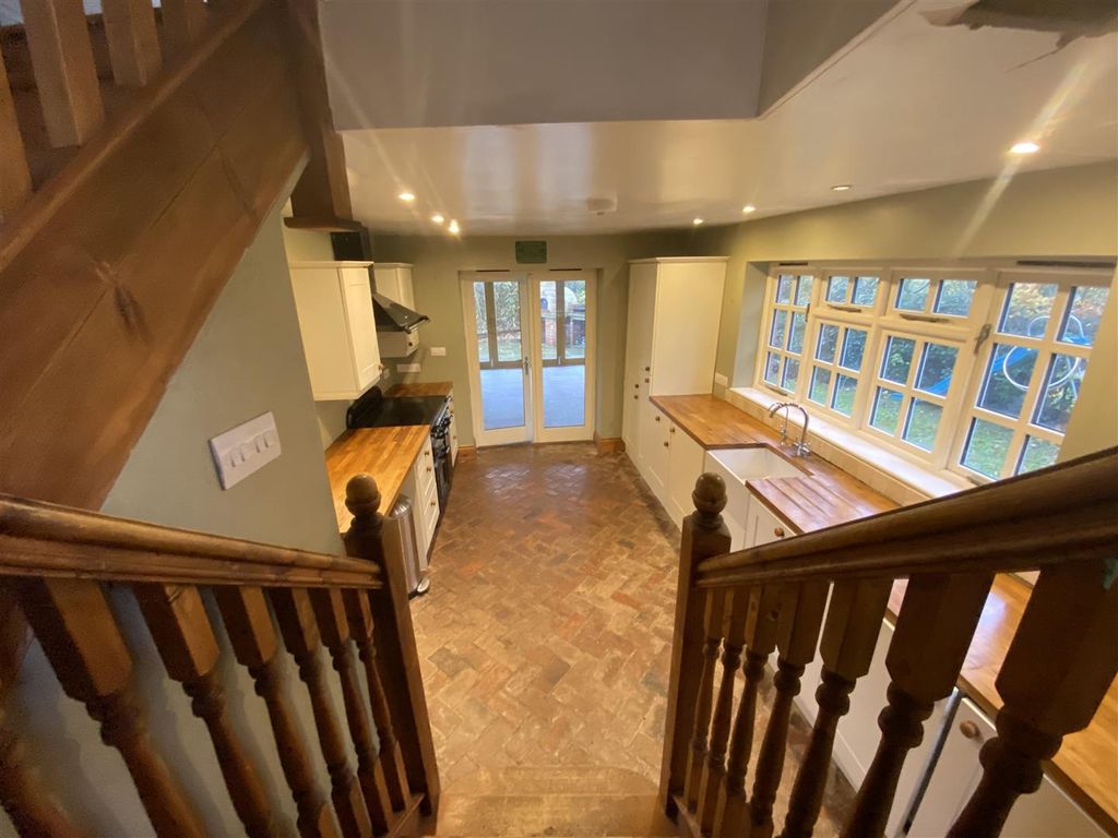 Property photo 3 of 18 Kitchen