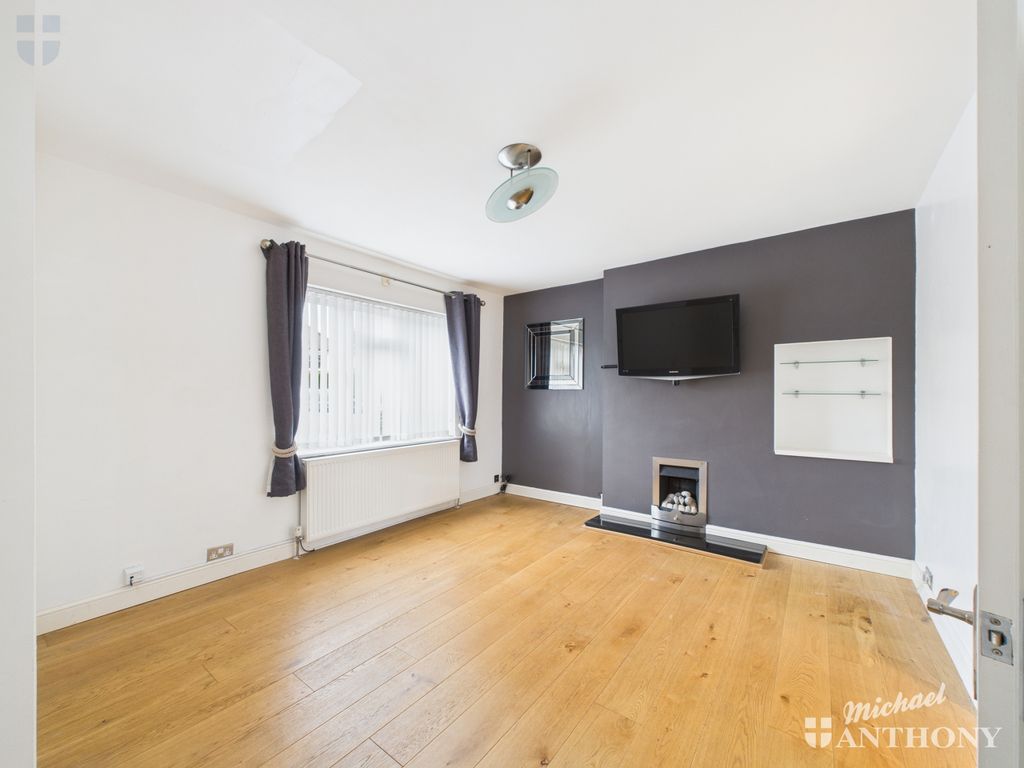 Property photo 2 of 14 Cam03218G0-Pr0815-Still001