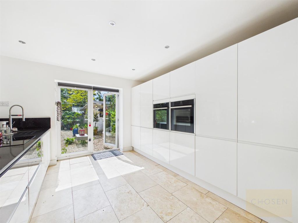 Property photo 3 of 33