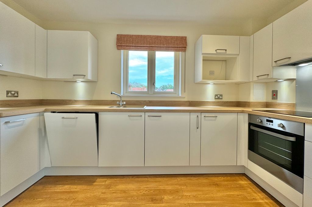 Property photo 3 of 17 Kitchen