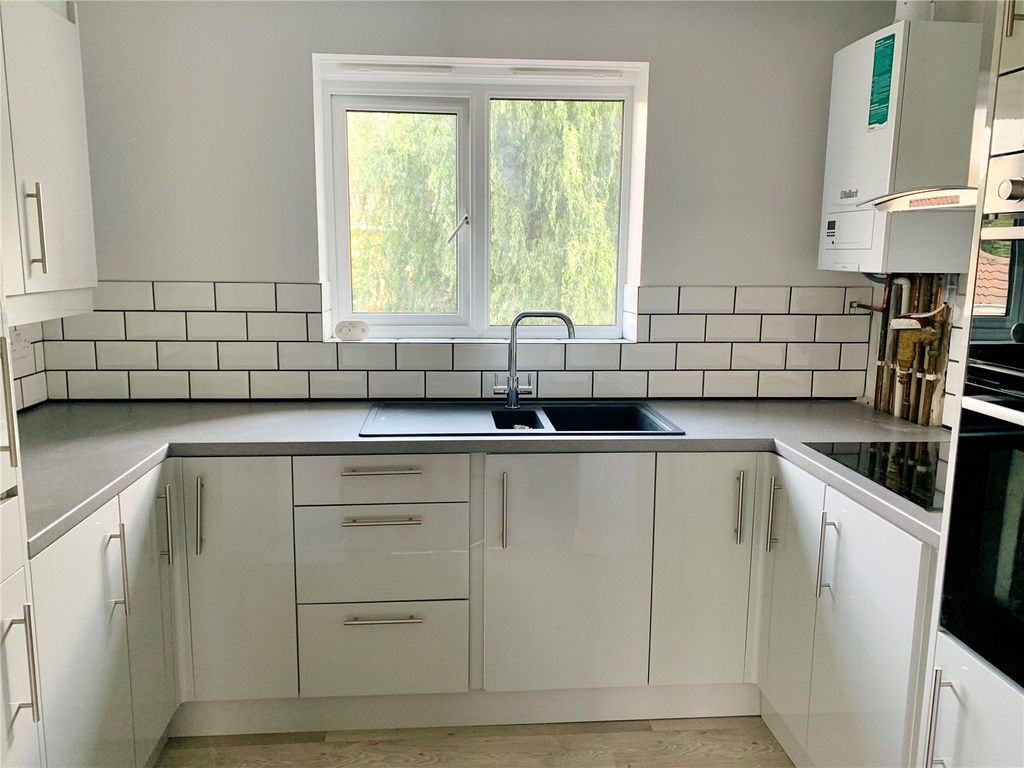 Property photo 2 of 7 Kitchen