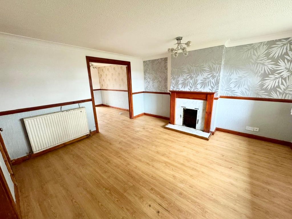 Property photo 2 of 15 Lounge