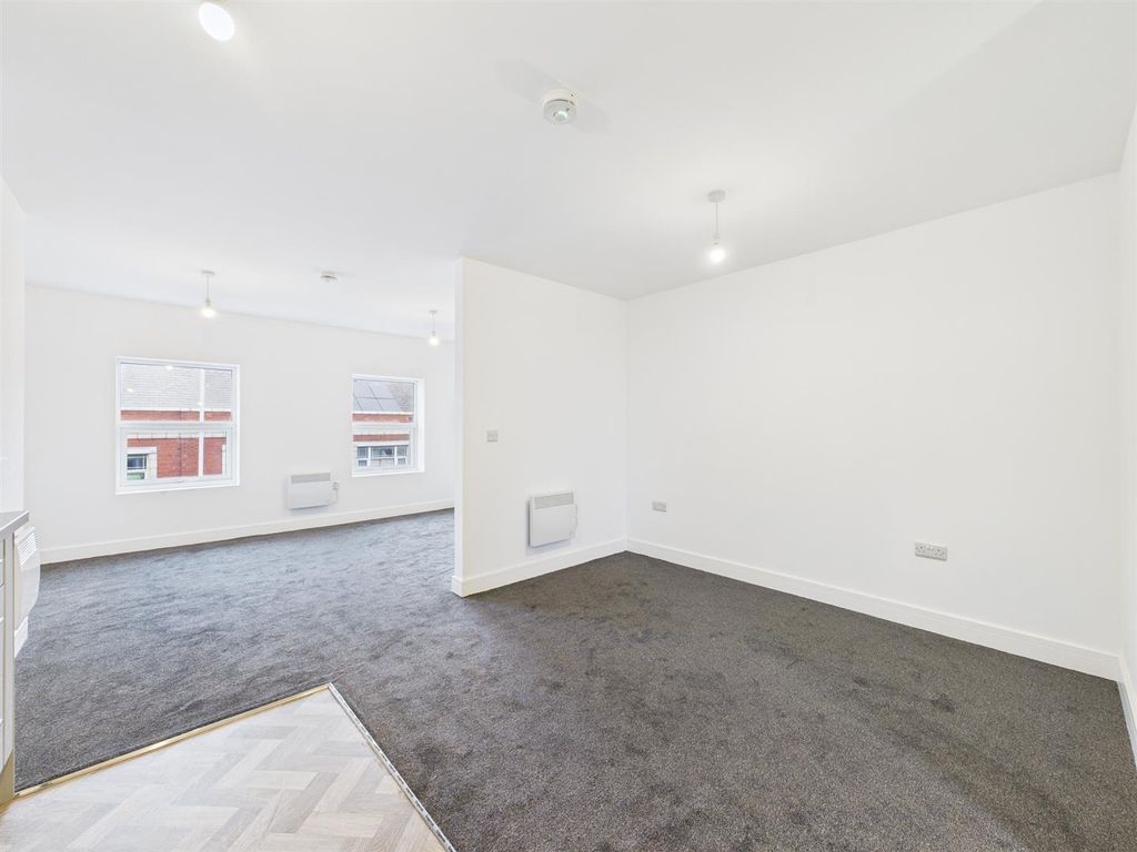 Property photo 2 of 15 Cam03844G0-Pr0331-Still008.Jpg