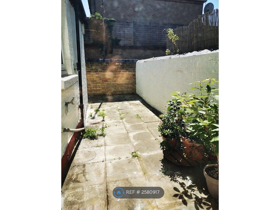 Property photo 3 of 8 Garden