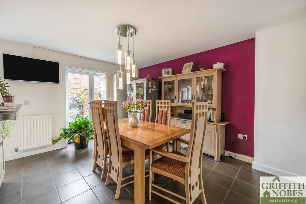 Property photo 3 of 34 Dining Area