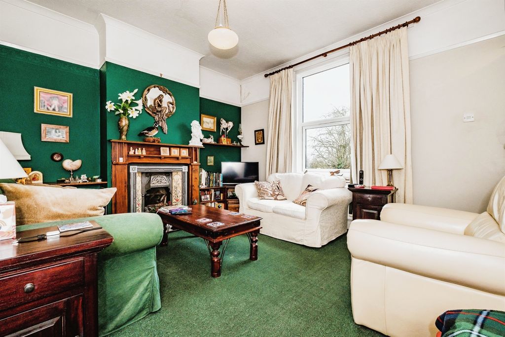 Property photo 2 of 17