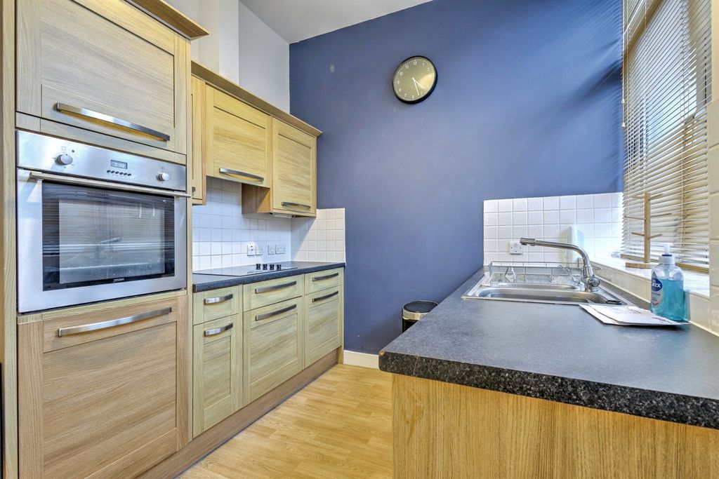 Property photo 3 of 12