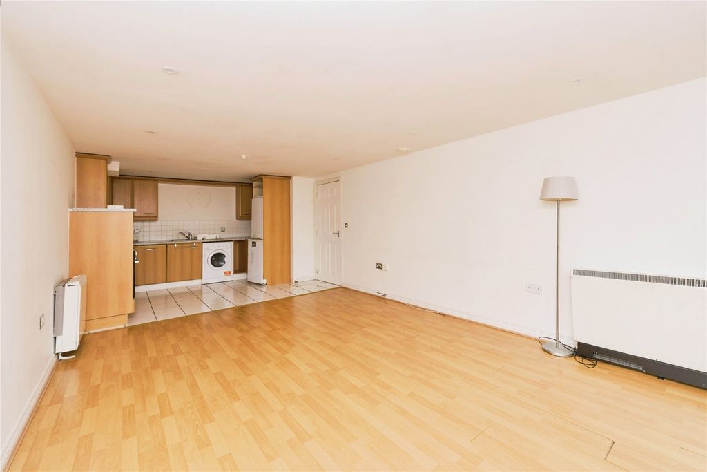 Property photo 1 of 17 Picture No. 04