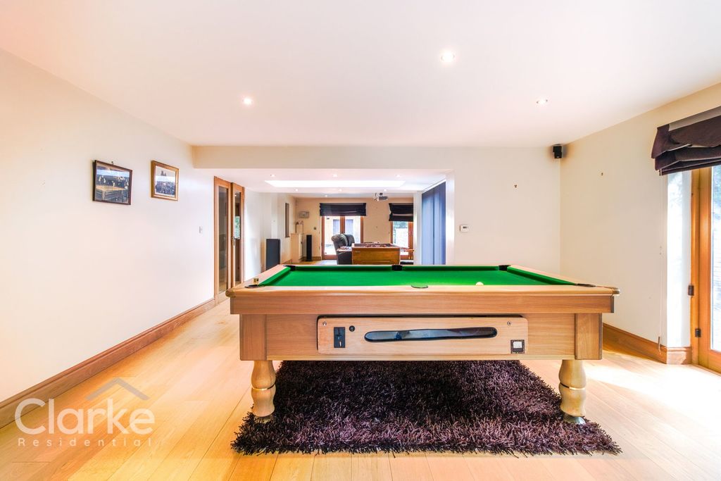 Property photo 2 of 39