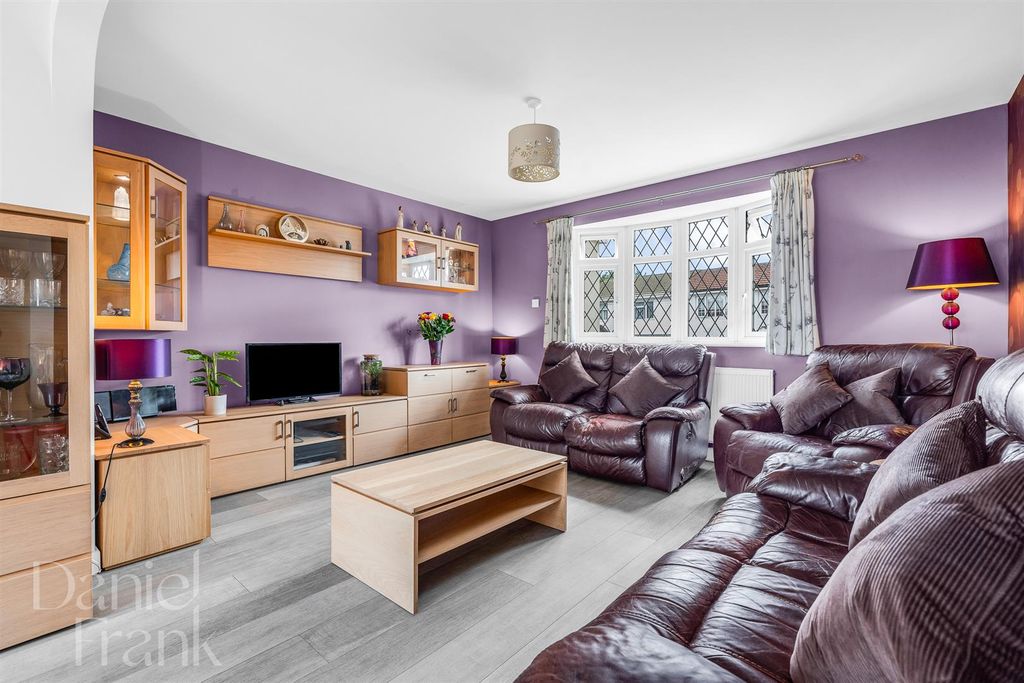 Property photo 3 of 33