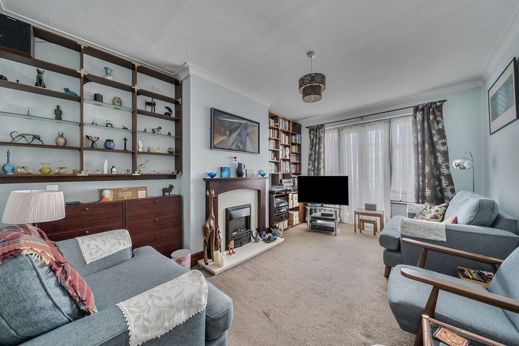 Property photo 2 of 18 1347279-16-68c945...