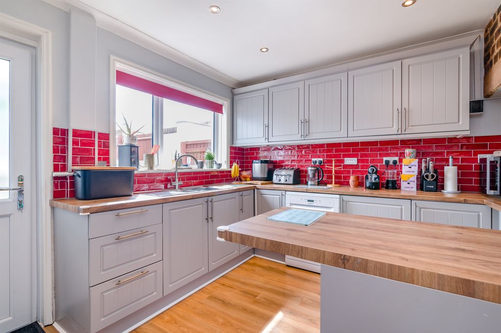 Property photo 3 of 40